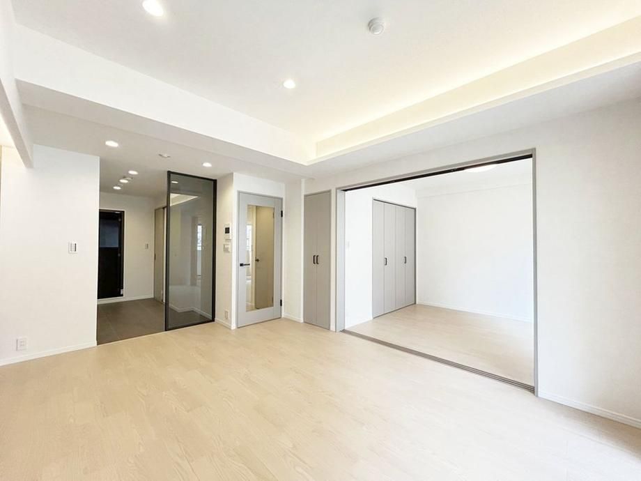 2LDK Apartment for Sale in Mita, Minato, Tokyo - 59.8m2 - Thumbnail 4