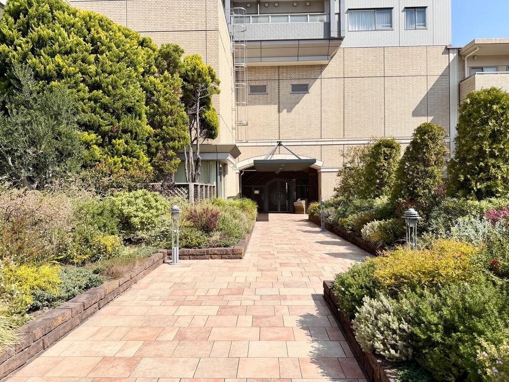 Daikanyama Address The Tower 2LDK Apartment for Sale in Shibuya, Tokyo - Thumbnail 2