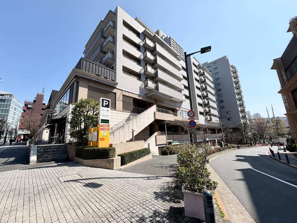 Daikanyama Address The Tower 2LDK Apartment for Sale in Shibuya, Tokyo - Thumbnail 3
