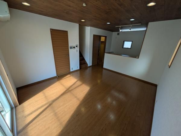 Modern 3LDK Detached House with Solar Panels in Miyazaki City - Thumbnail 4