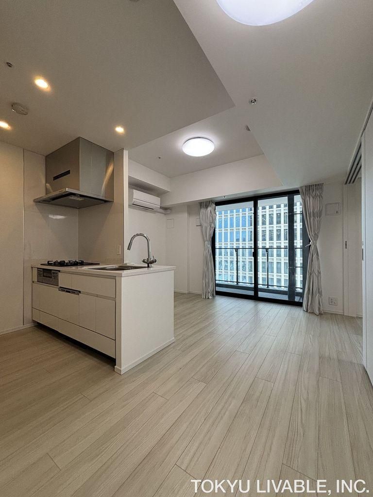 World Tower Residence 1LDK Apartment for Sale in Minato-ku, Tokyo - Thumbnail 3