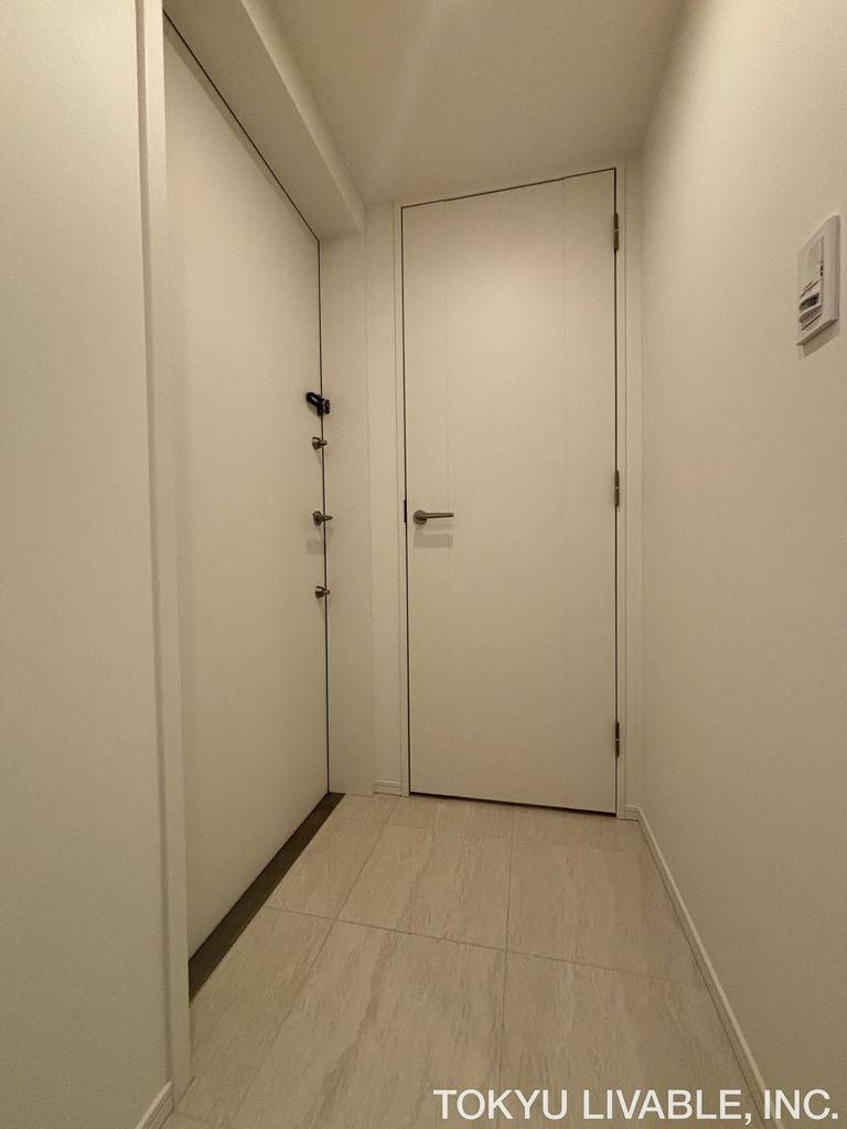 World Tower Residence 1LDK Apartment for Sale in Minato-ku, Tokyo - Thumbnail 2