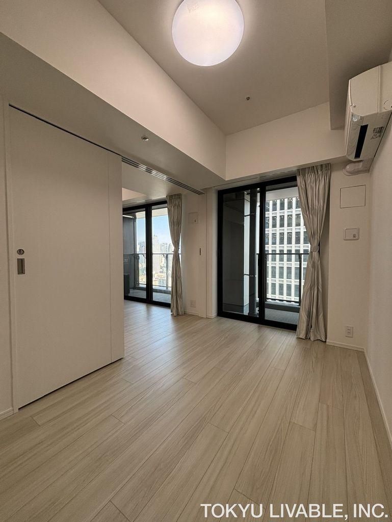 World Tower Residence 1LDK Apartment for Sale in Minato-ku, Tokyo - Thumbnail 4