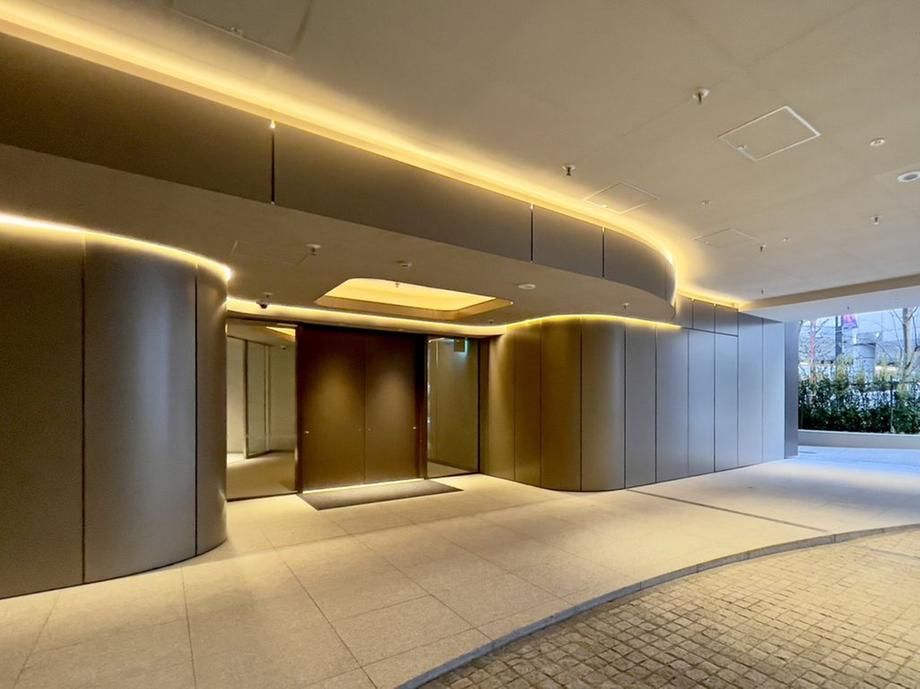 2LDK Apartment for Sale in Shibuya, Tokyo - 70.82m2 - Thumbnail 2