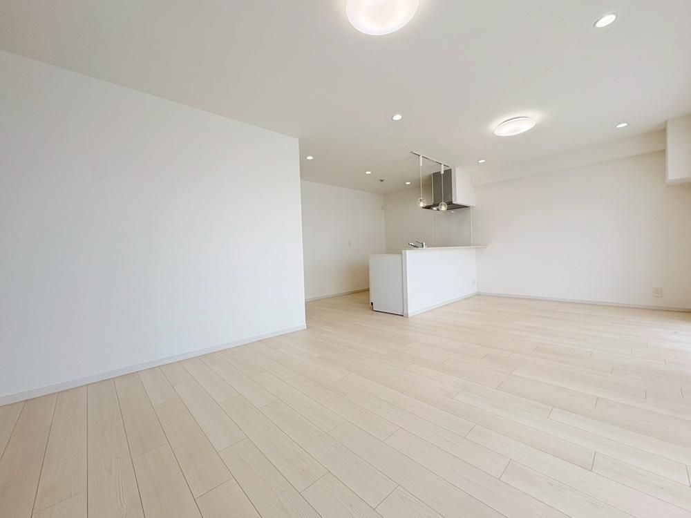 Renovated 3LDK Apartment with Ocean View in Yokosuka - Thumbnail 3