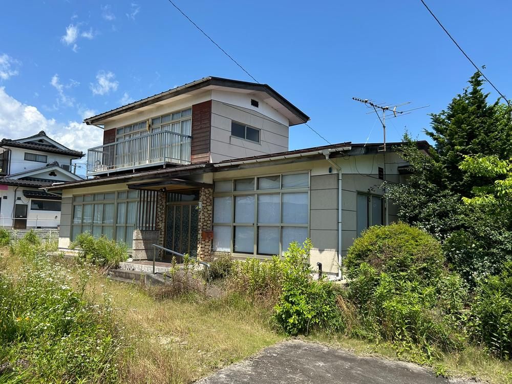 6DK Detached House for Sale in Fukushima City with Large Garden - Thumbnail 2