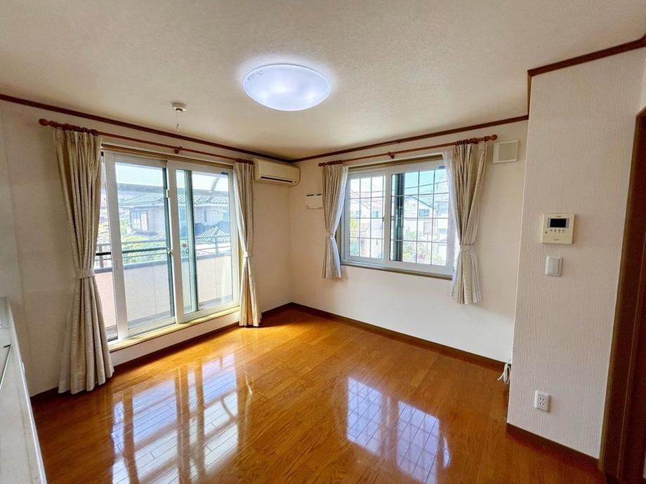 2LDK Detached House for Sale in Nishitokyo City, Tokyo - Thumbnail 2