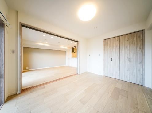 Renovated 3LDK Apartment in Kawasaki Near Moto-Sumiyoshi Station - Thumbnail 4