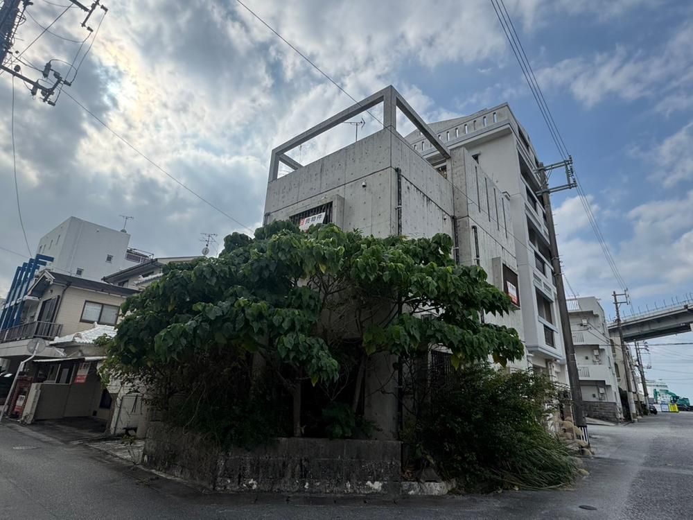 3LDK Reinforced Concrete House for Sale in Naha, Okinawa - Thumbnail 2