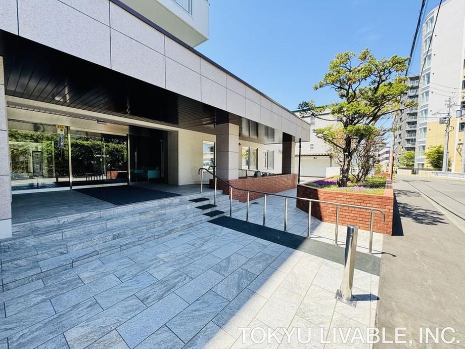 Renovated 2LDK Apartment for Sale in Sapporo Chuo Ward - Thumbnail 4