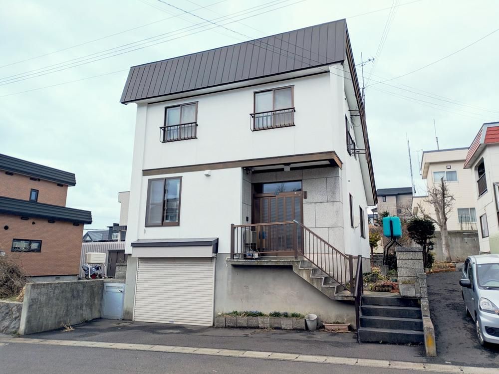 4LDK House for Sale in Otaru, Hokkaido - 203m2 Land - Image 1
