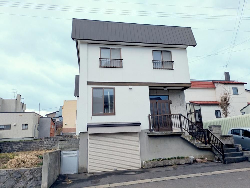 4LDK House for Sale in Otaru, Hokkaido - 203m2 Land - Thumbnail 2