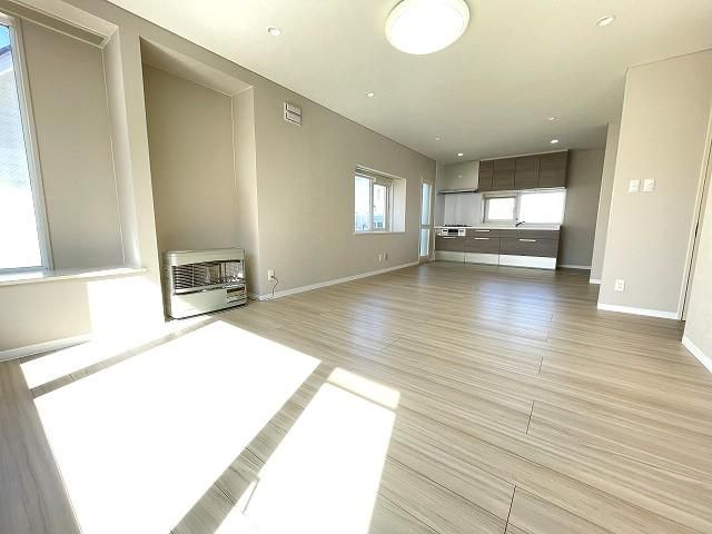 Renovated 4LDK House Near Aoba Station in Tomakomai - Thumbnail 3