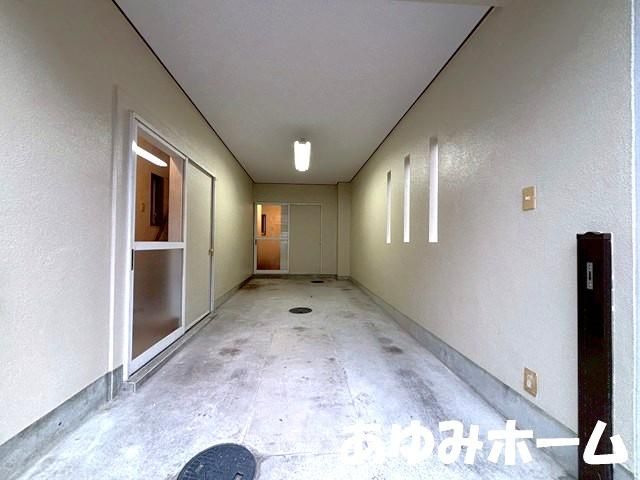Renovated 4LDK House with Garage in Kadoma, Osaka | 12.8M Yen - Thumbnail 3