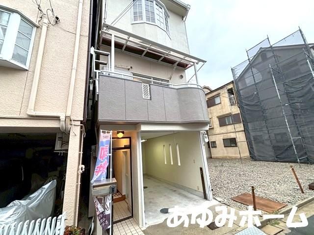 Renovated 4LDK House with Garage in Kadoma, Osaka | 12.8M Yen - Thumbnail 2