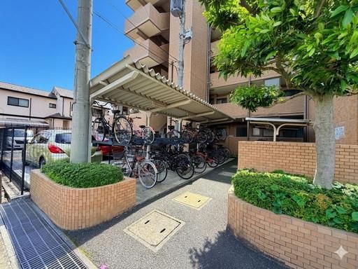 3LDK Apartment for Sale in Saitama City - Renovated Corner Unit - Thumbnail 2