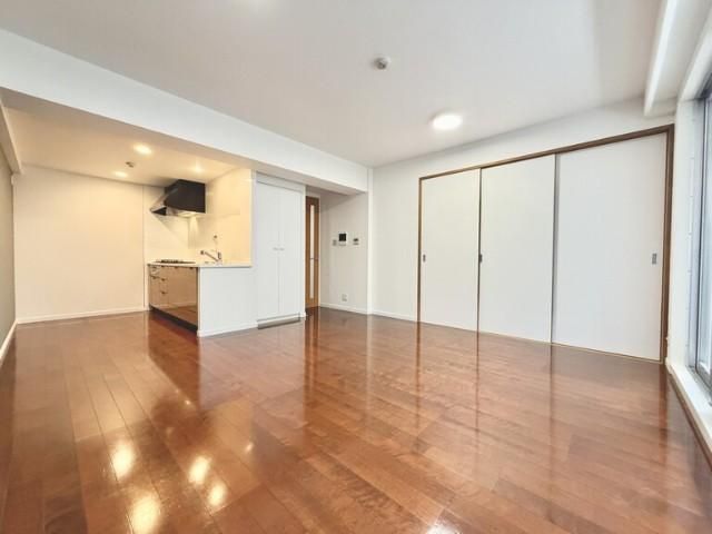 3LDK Corner Apartment for Sale in Kawasaki, Kanagawa - Thumbnail 2
