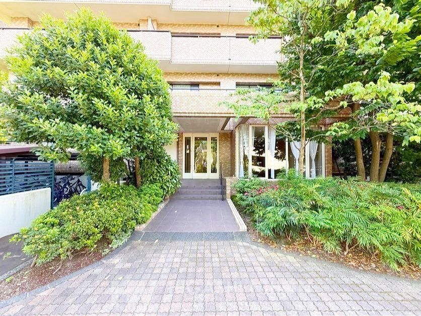 Renovated 4LDK Apartment for Sale in Yokohama, Kanagawa - Thumbnail 2