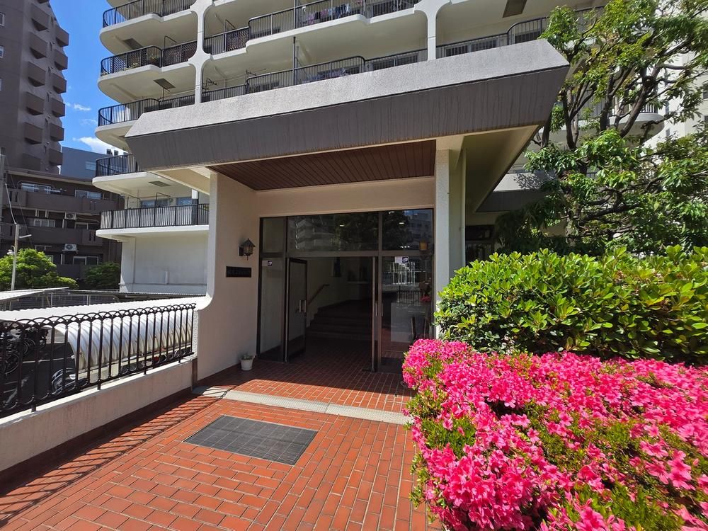 Renovated 3LDK Apartment Near Yokohama Station, Nishi Ward - Thumbnail 3