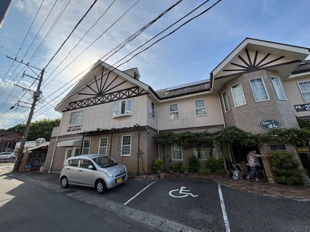 6DK House in Miyazaki City with 575.91 sqm Land for 75 Million Yen - Thumbnail 3