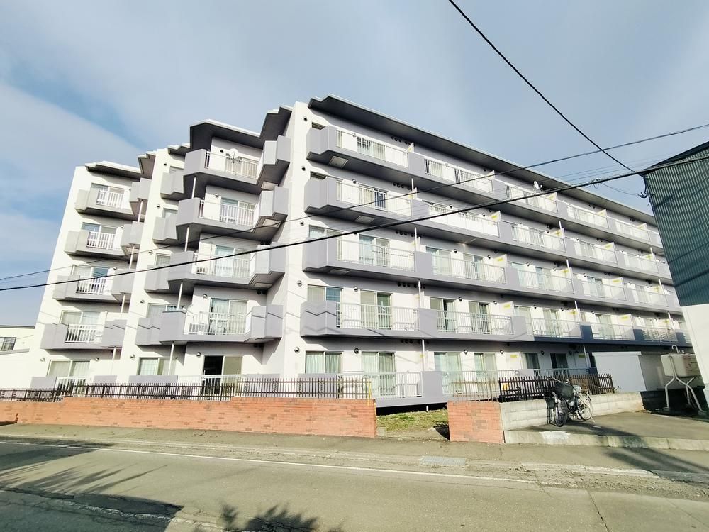 Renovated 2LDK Apartment in Kitahiroshima, Hokkaido for Sale - Thumbnail 2
