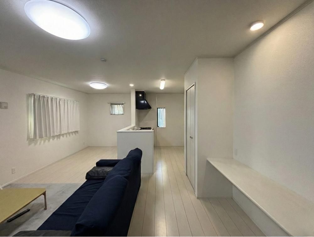 4LDK House for Sale in Yaese, Okinawa with Garden and 3 Car Parks - Thumbnail 2