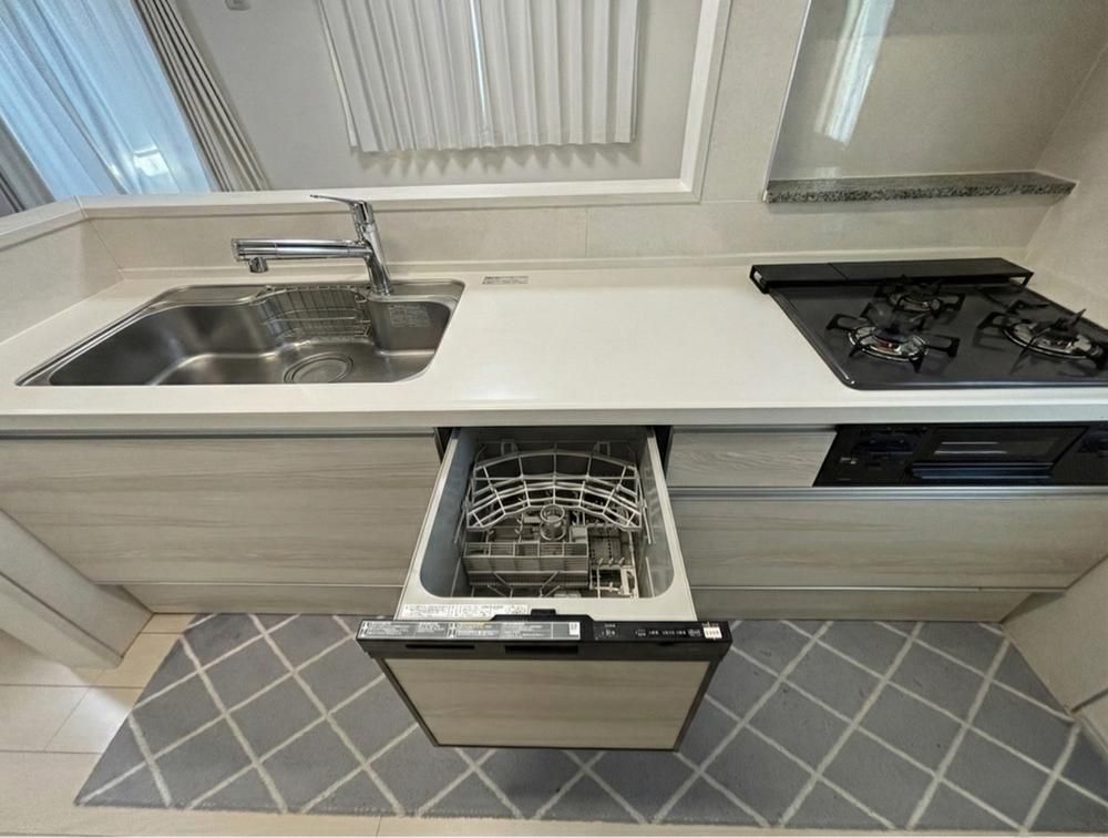 4LDK House for Sale in Yaese, Okinawa with Garden and 3 Car Parks - Thumbnail 3