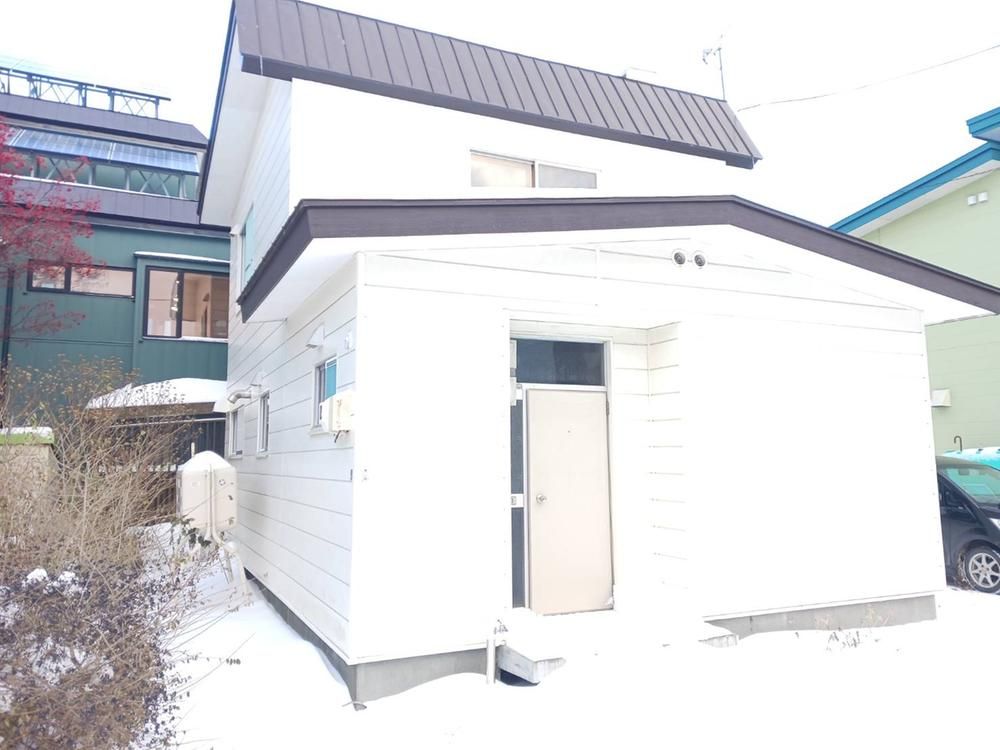 3LDK House for Sale in Higashi-ku, Sapporo, Hokkaido - 5,200,000 Yen - Thumbnail 2