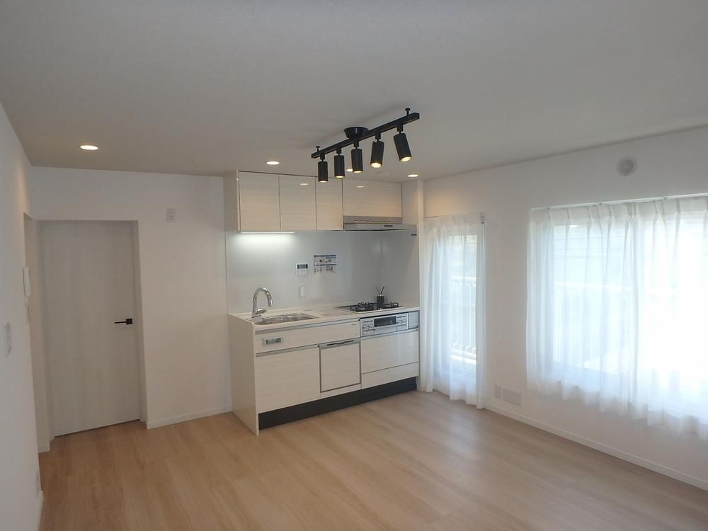 Renovated 2LDK Apartment in Funabashi Near Kita-Narashino Station - Thumbnail 4