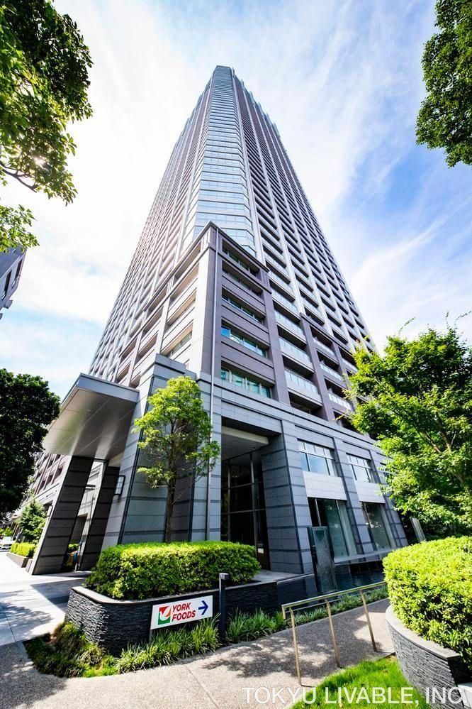 2LDK Apartment for Sale in Shinjuku with Imperial Palace View - Thumbnail 2