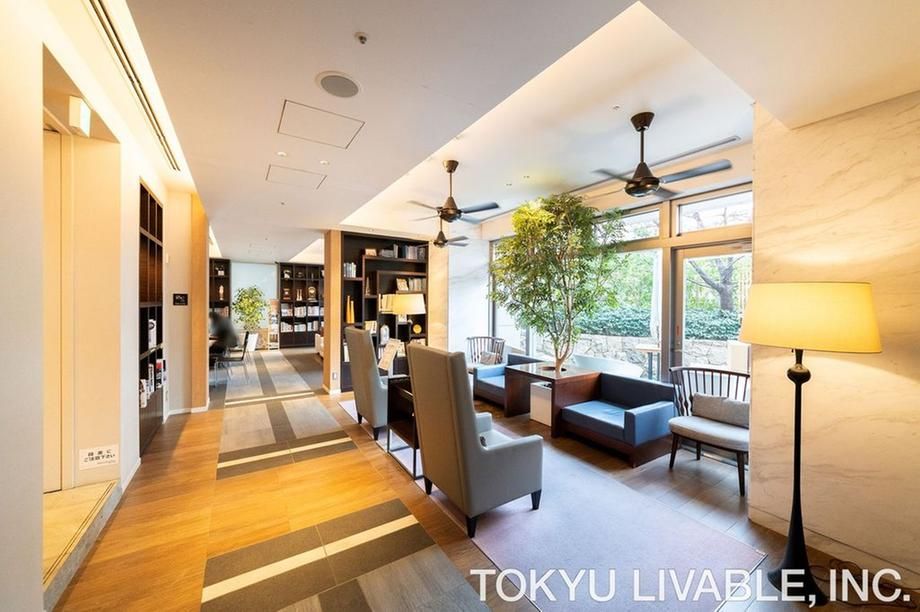 2LDK Apartment for Sale in Shinjuku with Imperial Palace View - Thumbnail 4