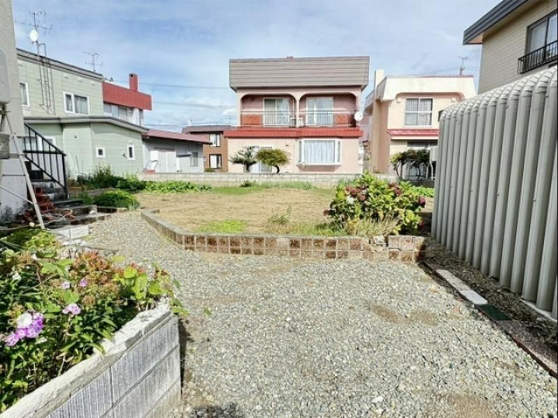 4LDK House in Ebetsu with Large Garden and Garage - Thumbnail 3