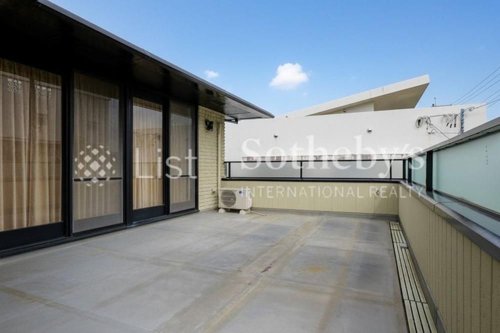 5LDK House for Sale in Tenkuji, Naha City, Okinawa - Thumbnail 2