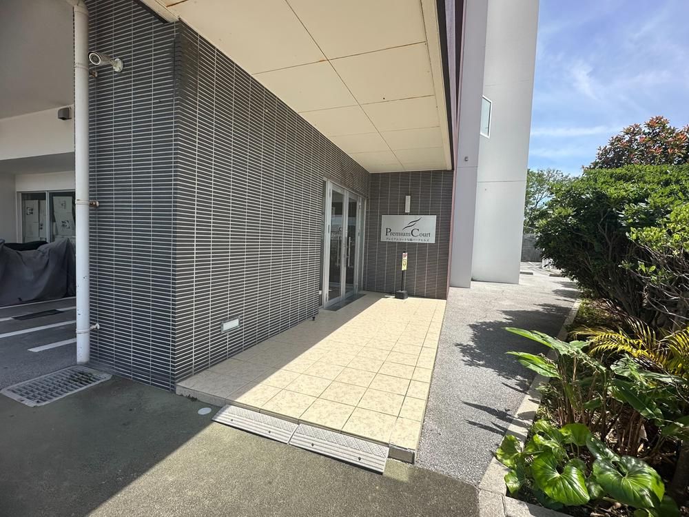 Renovated 2LDK Apartment in Okinawa City, 61.25m² - Thumbnail 3