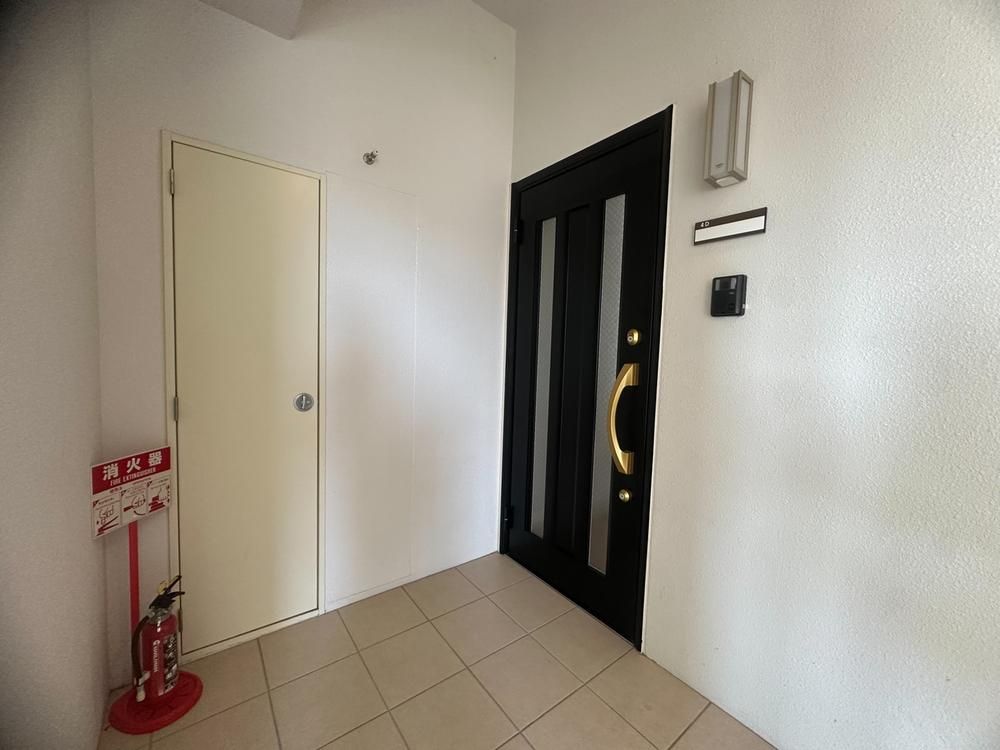 Renovated 2LDK Apartment in Okinawa City, 61.25m² - Thumbnail 4