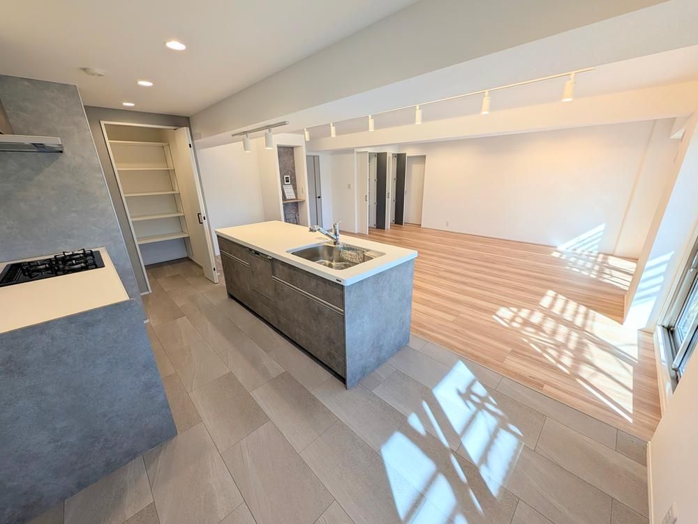 4LDK Apartment for Sale in Ichikawa, Chiba - 120.1m² - Thumbnail 2