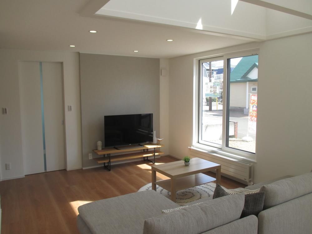 Renovated 3LDK House in Teine, Sapporo for Sale - Thumbnail 2