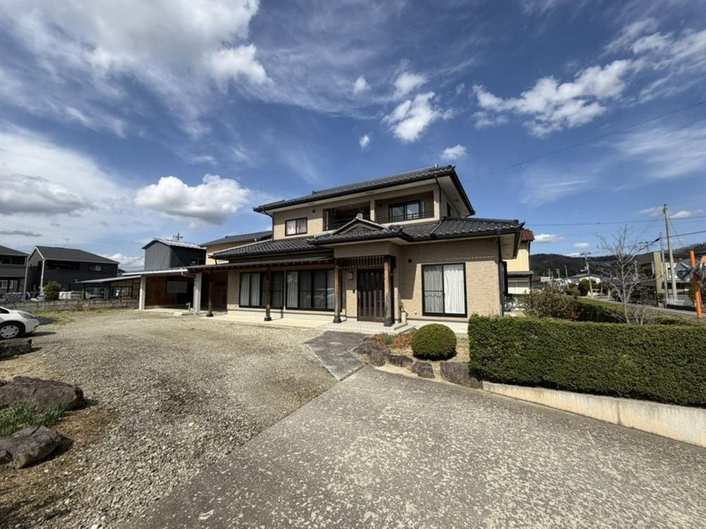 6DK House for Sale in Motomiya, Fukushima with Large Lot - Thumbnail 2