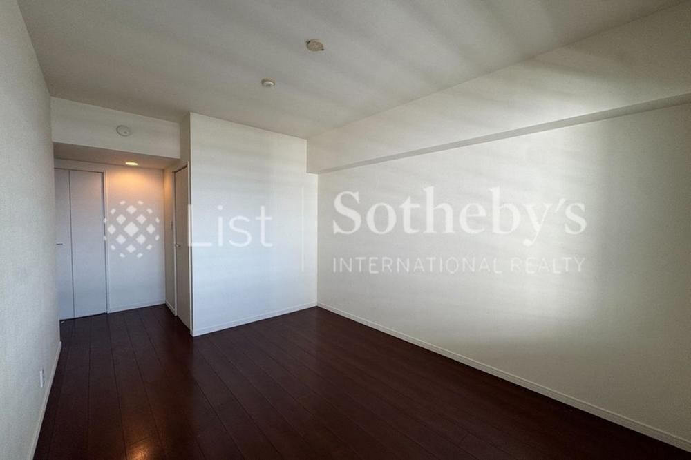 2LDK Apartment for Sale in Chatan, Okinawa - 75.65m2 - Thumbnail 4