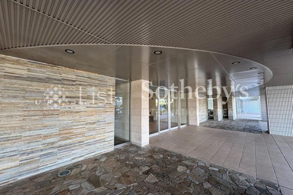 2LDK Apartment for Sale in Chatan, Okinawa - 75.65m2 - Thumbnail 3