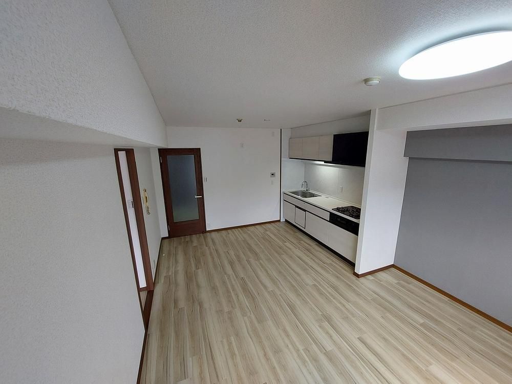 3LDK Apartment for Sale in Tobata, Kitakyushu - 62.17 sqm - Thumbnail 2