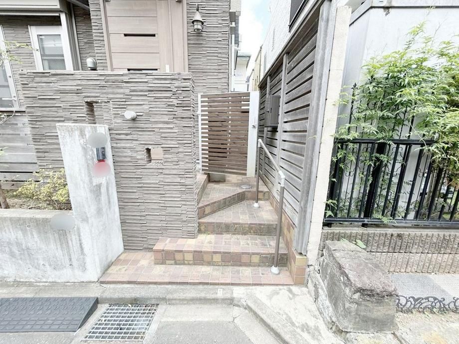 3LDK House for Sale in Shinjuku, Tokyo - 101 sqm - Thumbnail 4
