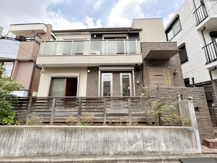 3LDK House for Sale in Shinjuku, Tokyo - 101 sqm - Thumbnail 2
