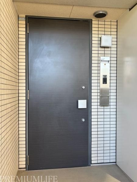 3LDK Apartment for Sale in Minato-ku, Tokyo - Thumbnail 2