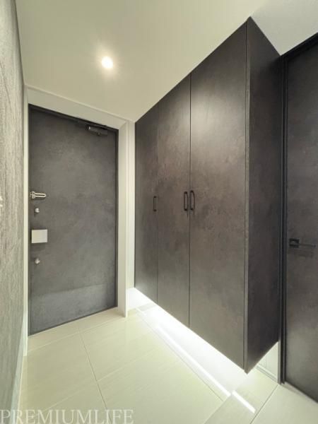 3LDK Apartment for Sale in Minato-ku, Tokyo - Thumbnail 3