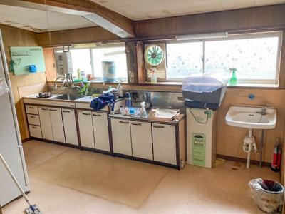 Traditional Wooden House Near School in Minamiawaji, Awaji Island — Image 1, Minamiawaji, Hyogo
