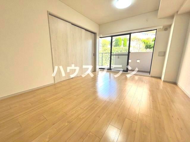 Plane Hirakata Park 3LDK Apartment for Sale Near Station - Thumbnail 3