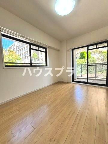 Plane Hirakata Park 3LDK Apartment for Sale Near Station - Thumbnail 4