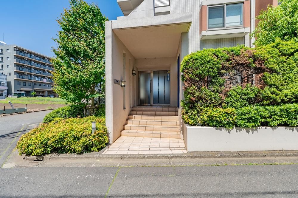 Renovated 3LDK Apartment Near Sagamino Station, Sagamihara - Thumbnail 2