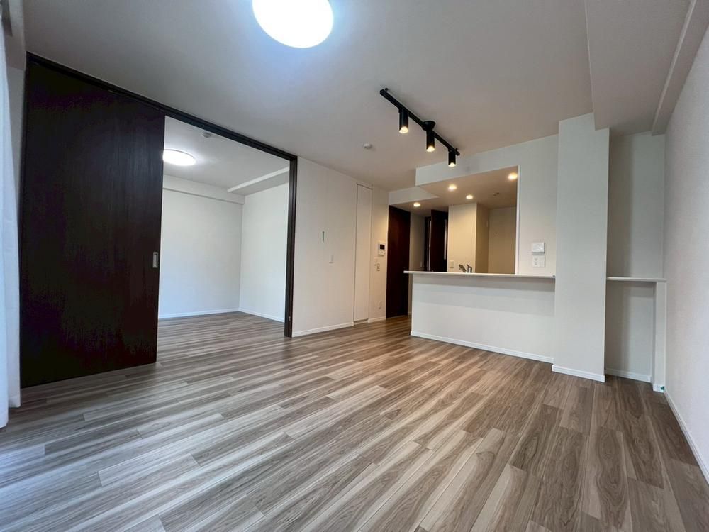 2LDK Apartment for Sale in Kawasaki, Kanagawa Prefecture - Thumbnail 4